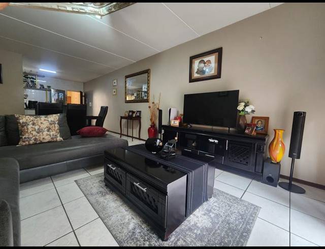 2 BEDROOM TOWNHOUSE FOR SALE IN NEW REDRUTH